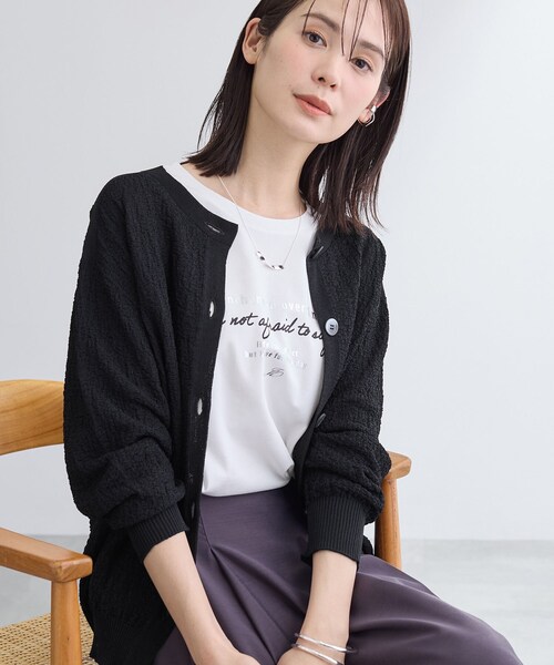 INDIVI（インディヴィ）の「【前後2WAY／洗える】凹凸編地カーディガンニット（カーディガン/ボレロ・レディース・オフホワイト/ブラック・38/13/05）」の2枚目の写真