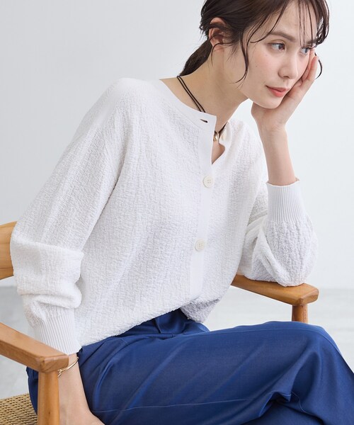 INDIVI（インディヴィ）の「【前後2WAY／洗える】凹凸編地カーディガンニット（カーディガン/ボレロ・レディース・オフホワイト/ブラック・38/13/05）」の9枚目の写真