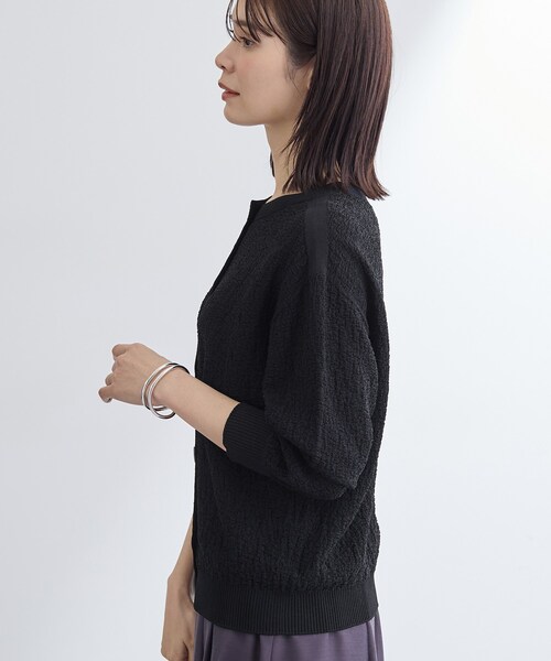 INDIVI（インディヴィ）の「【前後2WAY／洗える】凹凸編地カーディガンニット（カーディガン/ボレロ・レディース・オフホワイト/ブラック・38/13/05）」の18枚目の写真