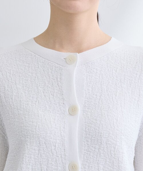 INDIVI（インディヴィ）の「【前後2WAY／洗える】凹凸編地カーディガンニット（カーディガン/ボレロ・レディース・オフホワイト/ブラック・38/13/05）」の5枚目の写真