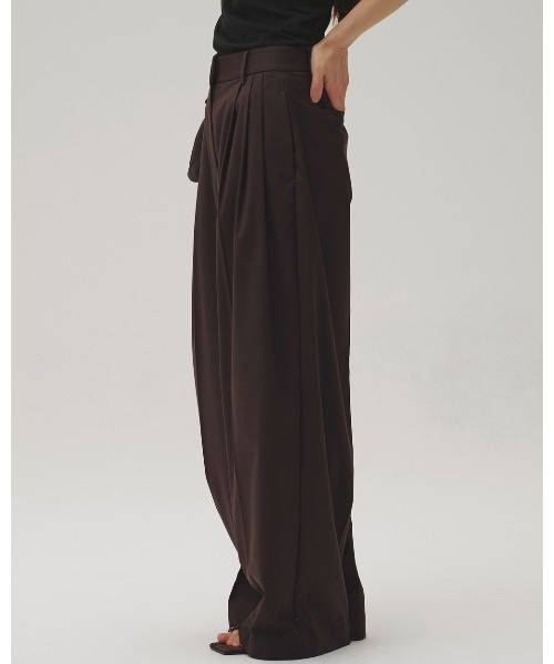 TODAYFUL(トゥデイフル)の「Lightweight Tuck Trousers(その他パンツ・レディース・ダークブラウン/ブラック・36inch/38inch)」の5枚目の写真