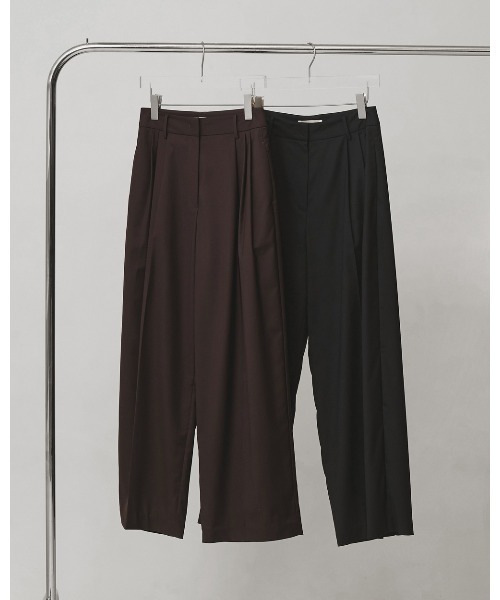 TODAYFUL(トゥデイフル)の「Lightweight Tuck Trousers(その他パンツ・レディース・ダークブラウン/ブラック・36inch/38inch)」の9枚目の写真