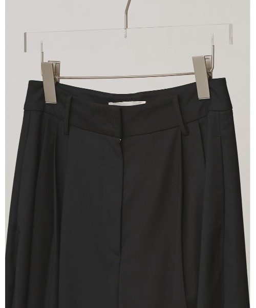 TODAYFUL(トゥデイフル)の「Lightweight Tuck Trousers(その他パンツ・レディース・ダークブラウン/ブラック・36inch/38inch)」の11枚目の写真
