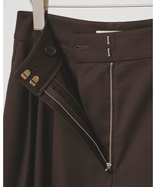TODAYFUL(トゥデイフル)の「Lightweight Tuck Trousers(その他パンツ・レディース・ダークブラウン/ブラック・36inch/38inch)」の12枚目の写真