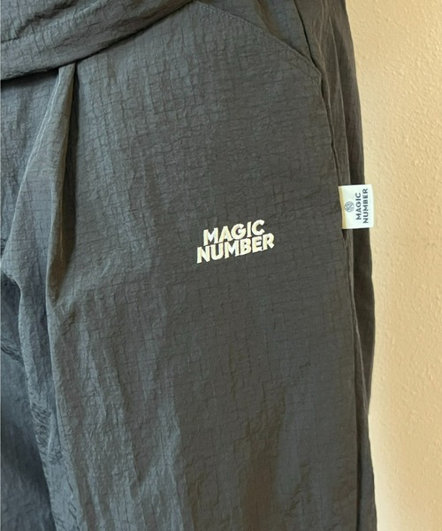 MAGIC NUMBER（マジック ナンバー）の「【MAGIC NUMBER】RETRO NYLON TRACK PANTS（その他パンツ・メンズ・ブラック/グレー・LARGE/X-LARGE/MEDIUM）」の7枚目の写真