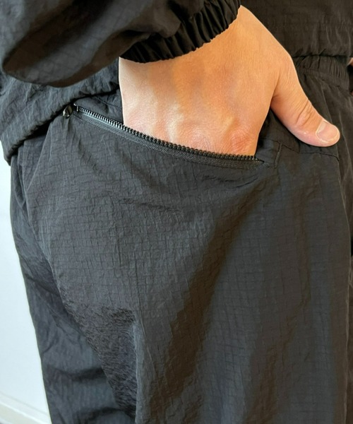 MAGIC NUMBER（マジック ナンバー）の「【MAGIC NUMBER】RETRO NYLON TRACK PANTS（その他パンツ・メンズ・ブラック/グレー・LARGE/X-LARGE/MEDIUM）」の8枚目の写真