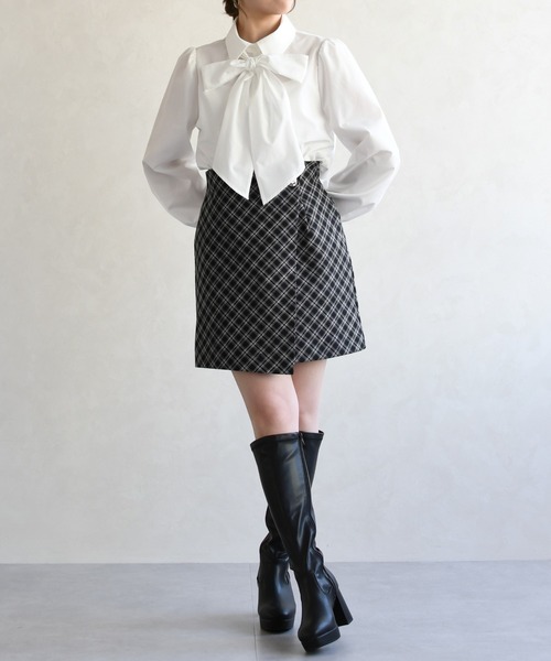 31 Sons de mode（トランテアン　ソン　ドゥ　モード）の「2026春夏新作 ボウタイ衿シャツブラウス（シャツ/ブラウス・レディース・イエロー/オフホワイト/ブルー・ﾌﾘ-）」の4枚目の写真