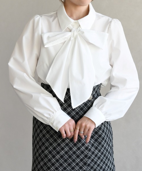 31 Sons de mode（トランテアン　ソン　ドゥ　モード）の「2026春夏新作 ボウタイ衿シャツブラウス（シャツ/ブラウス・レディース・イエロー/オフホワイト/ブルー・ﾌﾘ-）」の8枚目の写真