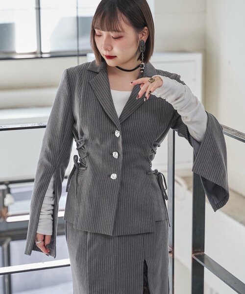 Mavie..7(メヴィセットゥ)の「【Mavie..7】サイドレースUPジャケット(テーラードジャケット・レディース・ストライプ/ブラック・FREE)」の2枚目の写真