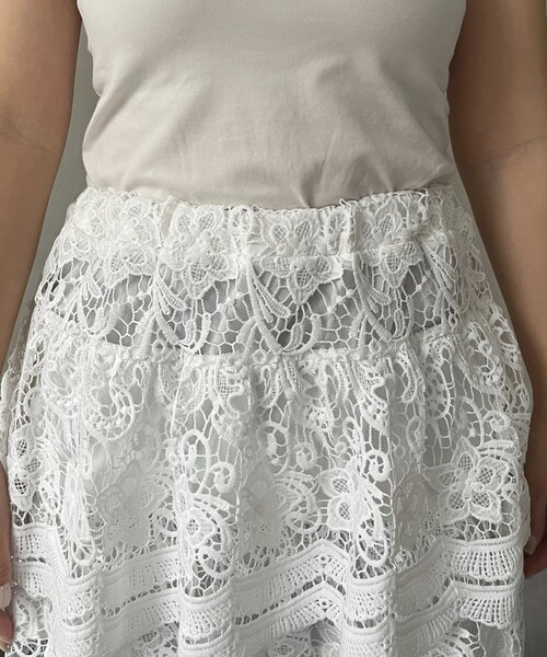 prose verse（プロズヴェール）の「フラワーレースレイヤードミニスカート（スカート・レディース・オフホワイト・MEDIUM/LARGE）」の4枚目の写真