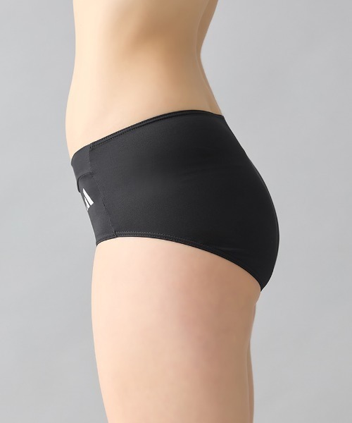 adidas(アディダス)の「adidas/アディダス ハーフショーツ 吸汗速乾(ショーツ・レディース・ピンク系その他2/ブラック・MEDIUM/LARGE)」の4枚目の写真