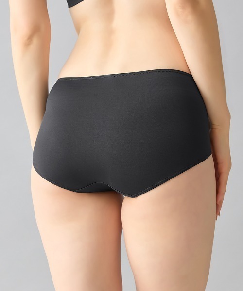 adidas(アディダス)の「adidas/アディダス ハーフショーツ 吸汗速乾(ショーツ・レディース・ピンク系その他2/ブラック・MEDIUM/LARGE)」の5枚目の写真