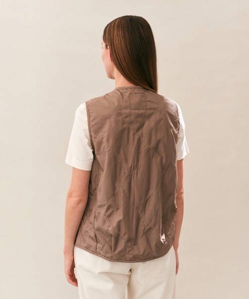 LAVENHAM(ラベンハム)の「Unwadded Cocoon Thornham Womens / アンワディッド コクーン ソーンハム ウィメンズ(ベスト・レディース・ダークブラック/ベージュ系その他5/ナチュラル・6/8/12/14/10)」の9枚目の写真