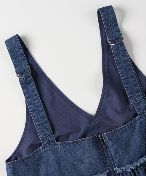 Right-on（ライトオン）の「【HONEYSUCKLE ROSE】2WAYデニムZIPキャミソール (調整可能 / 女性らしさ / レイヤード / カジュアルスタイル)（その他トップス・レディース・ブラック/ダークインディゴブルー・M/L）」の14枚目の写真