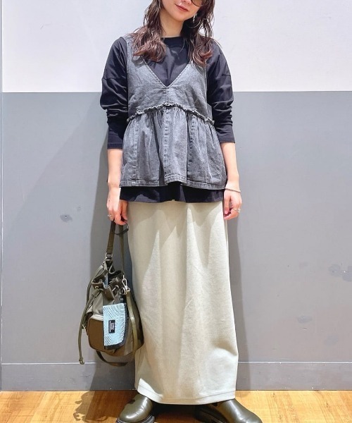 Right-on（ライトオン）の「【HONEYSUCKLE ROSE】2WAYデニムZIPキャミソール (調整可能 / 女性らしさ / レイヤード / カジュアルスタイル)（その他トップス・レディース・ブラック/ダークインディゴブルー・M/L）」の21枚目の写真