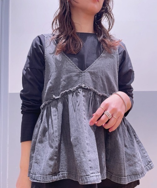 Right-on（ライトオン）の「【HONEYSUCKLE ROSE】2WAYデニムZIPキャミソール (調整可能 / 女性らしさ / レイヤード / カジュアルスタイル)（その他トップス・レディース・ブラック/ダークインディゴブルー・M/L）」の18枚目の写真