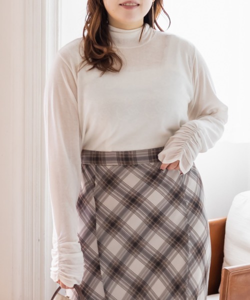 CLETTE(クレット)の「CLETTEオリジナルシルク混バックリボンハイネックシアーニット(ニット/セーター・レディース・ブラック/ホワイト/ブラウン・LL/3L/4L)」の1枚目の写真