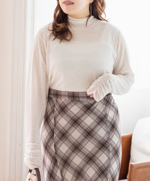 CLETTE(クレット)の「CLETTEオリジナルシルク混バックリボンハイネックシアーニット(ニット/セーター・レディース・ブラック/ホワイト/ブラウン・LL/3L/4L)」の4枚目の写真