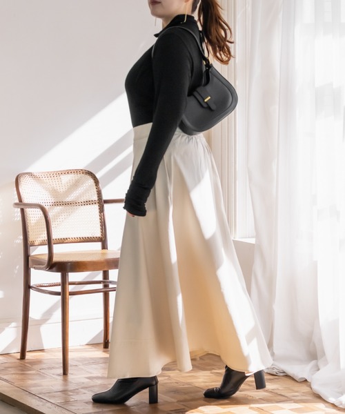 CLETTE(クレット)の「CLETTEオリジナルシルク混バックリボンハイネックシアーニット(ニット/セーター・レディース・ブラック/ホワイト/ブラウン・LL/3L/4L)」の11枚目の写真