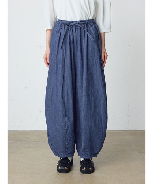 MidiUmi(ミディウミ)の「MidiUmi デニムコクーンイージーパンツ(その他パンツ・レディース・キナリ/ライトブルー/ネイビー・FREE)」の17枚目の写真