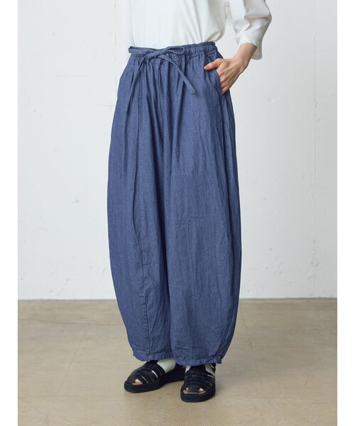 MidiUmi(ミディウミ)の「MidiUmi デニムコクーンイージーパンツ(その他パンツ・レディース・キナリ/ライトブルー/ネイビー・FREE)」の18枚目の写真