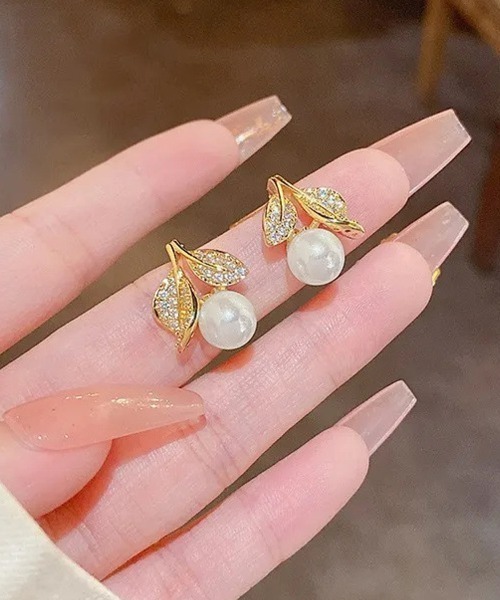 shoppinggo(ショッピングゴー)の「スタッドピアス おしゃれ シンプル キラキラパーティー プレゼント(ピアス(両耳用)・レディース・ゴールド/シルバー/ピンクゴールド・FREE)」の2枚目の写真