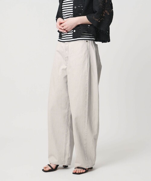 SACRA(サクラ)の「<SACRA>カービー デニムパンツ(デニムパンツ・レディース・ライトグレー・36/38)」の2枚目の写真
