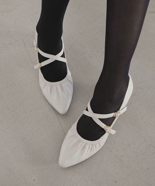 MAJESTIC LEGON（マジェスティックレゴン）の「2WAYリボンキラキラヒールパンプス（パンプス・レディース・ブラック/アイボリー・SMALL/X-LARGE/LARGE/MEDIUM）」の5枚目の写真