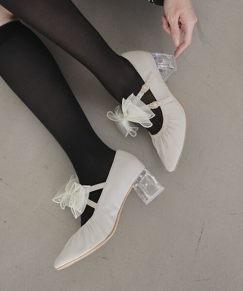 MAJESTIC LEGON（マジェスティックレゴン）の「2WAYリボンキラキラヒールパンプス（パンプス・レディース・ブラック/アイボリー・SMALL/X-LARGE/LARGE/MEDIUM）」の9枚目の写真