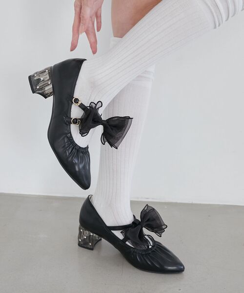 MAJESTIC LEGON（マジェスティックレゴン）の「2WAYリボンキラキラヒールパンプス（パンプス・レディース・ブラック/アイボリー・SMALL/X-LARGE/LARGE/MEDIUM）」の14枚目の写真