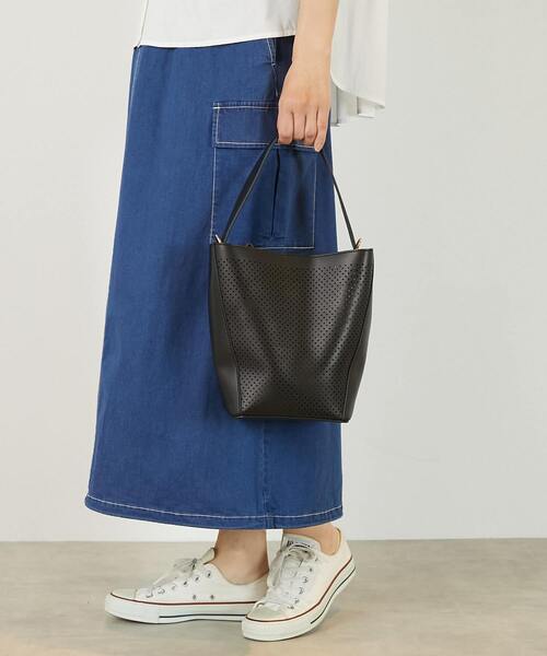 MELROSE claire(メルローズ クレール)の「【パンチングショルダー付きバッグ】(ショルダーバッグ・レディース・ベージュ/チョコ/ブラック・FREE)」の1枚目の写真