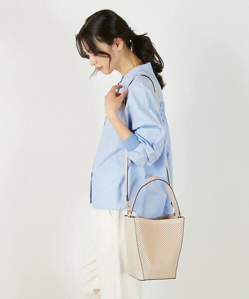 MELROSE claire(メルローズ クレール)の「【パンチングショルダー付きバッグ】(ショルダーバッグ・レディース・ベージュ/チョコ/ブラック・FREE)」の4枚目の写真