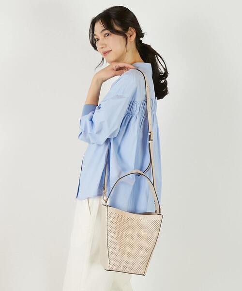 MELROSE claire(メルローズ クレール)の「【パンチングショルダー付きバッグ】(ショルダーバッグ・レディース・ベージュ/チョコ/ブラック・FREE)」の5枚目の写真
