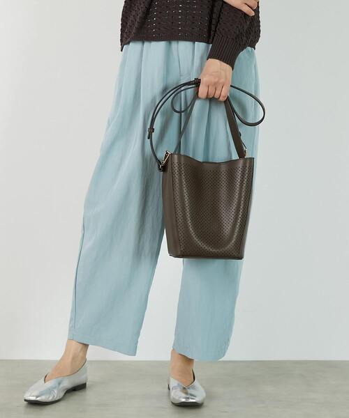 MELROSE claire(メルローズ クレール)の「【パンチングショルダー付きバッグ】(ショルダーバッグ・レディース・ベージュ/チョコ/ブラック・FREE)」の15枚目の写真