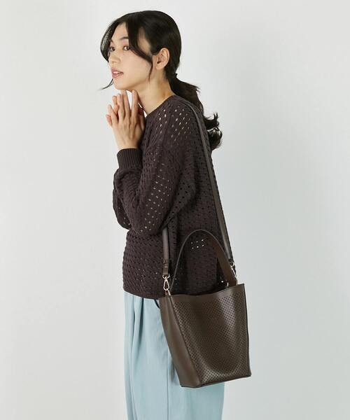 MELROSE claire(メルローズ クレール)の「【パンチングショルダー付きバッグ】(ショルダーバッグ・レディース・ベージュ/チョコ/ブラック・FREE)」の16枚目の写真