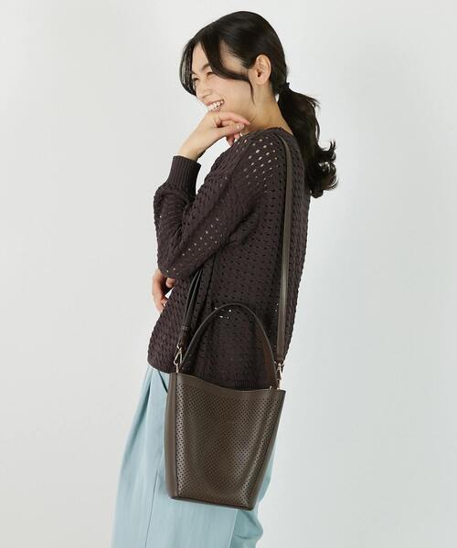 MELROSE claire(メルローズ クレール)の「【パンチングショルダー付きバッグ】(ショルダーバッグ・レディース・ベージュ/チョコ/ブラック・FREE)」の17枚目の写真