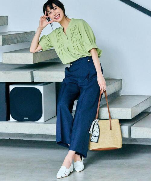 grove(グローブ)の「【貴島明日香さん着用/体型カバー】ON・OFF使えるスモッキングタックブラウス(シャツ/ブラウス・レディース・ブラック/オフホワイト/ブルー/スモーキーグリーン系・02/03/01/05/04)」の22枚目の写真