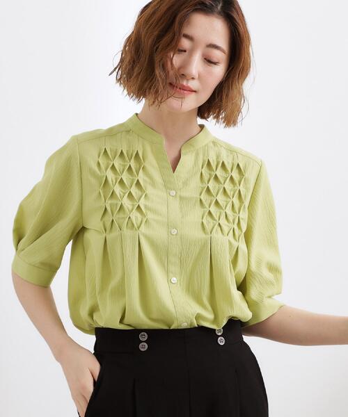 grove(グローブ)の「【貴島明日香さん着用/体型カバー】ON・OFF使えるスモッキングタックブラウス(シャツ/ブラウス・レディース・ブラック/オフホワイト/ブルー/スモーキーグリーン系・02/03/01/05/04)」の20枚目の写真