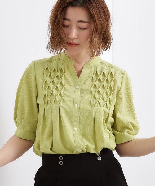 grove(グローブ)の「【貴島明日香さん着用/体型カバー】ON・OFF使えるスモッキングタックブラウス(シャツ/ブラウス・レディース・ブラック/オフホワイト/ブルー/スモーキーグリーン系・02/03/01/05/04)」の19枚目の写真
