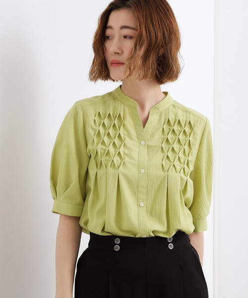 grove(グローブ)の「【貴島明日香さん着用/体型カバー】ON・OFF使えるスモッキングタックブラウス(シャツ/ブラウス・レディース・ブラック/オフホワイト/ブルー/スモーキーグリーン系・02/03/01/05/04)」の17枚目の写真