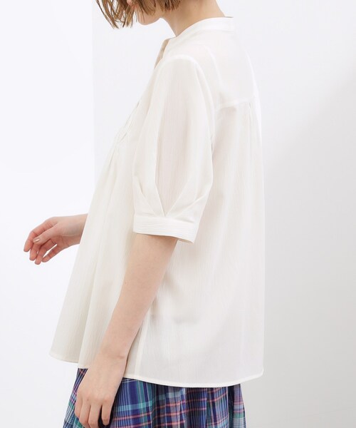 grove(グローブ)の「【貴島明日香さん着用/体型カバー】ON・OFF使えるスモッキングタックブラウス(シャツ/ブラウス・レディース・ブラック/オフホワイト/ブルー/スモーキーグリーン系・02/03/01/05/04)」の10枚目の写真
