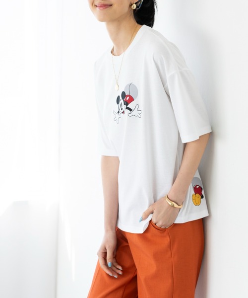 Disney(ディズニー)の「<Disney>【ミッキー】綿混素材ゆるっとTシャツ(Tシャツ/カットソー・レディース・オフホワイト・MEDIUM/LARGE/X-LARGE/XX-LARGE)」の3枚目の写真