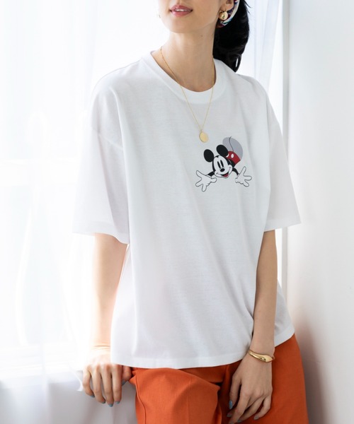 Disney(ディズニー)の「<Disney>【ミッキー】綿混素材ゆるっとTシャツ(Tシャツ/カットソー・レディース・オフホワイト・MEDIUM/LARGE/X-LARGE/XX-LARGE)」の4枚目の写真