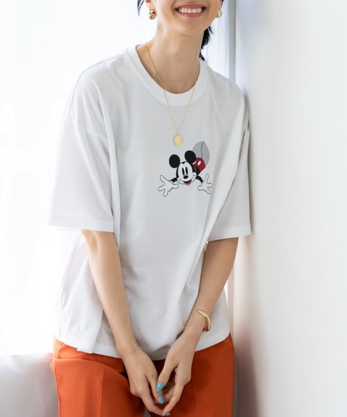 Disney(ディズニー)の「<Disney>【ミッキー】綿混素材ゆるっとTシャツ(Tシャツ/カットソー・レディース・オフホワイト・MEDIUM/LARGE/X-LARGE/XX-LARGE)」の5枚目の写真