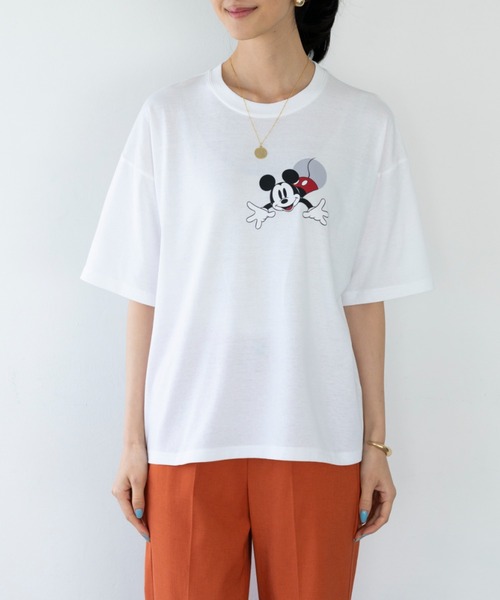 Disney(ディズニー)の「<Disney>【ミッキー】綿混素材ゆるっとTシャツ(Tシャツ/カットソー・レディース・オフホワイト・MEDIUM/LARGE/X-LARGE/XX-LARGE)」の7枚目の写真