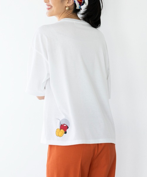 Disney(ディズニー)の「<Disney>【ミッキー】綿混素材ゆるっとTシャツ(Tシャツ/カットソー・レディース・オフホワイト・MEDIUM/LARGE/X-LARGE/XX-LARGE)」の10枚目の写真