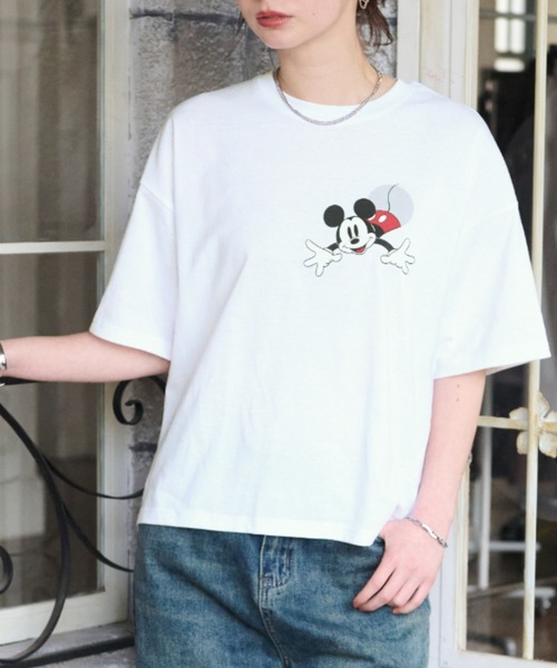 Disney(ディズニー)の「<Disney>【ミッキー】綿混素材ゆるっとTシャツ(Tシャツ/カットソー・レディース・オフホワイト・MEDIUM/LARGE/X-LARGE/XX-LARGE)」の12枚目の写真