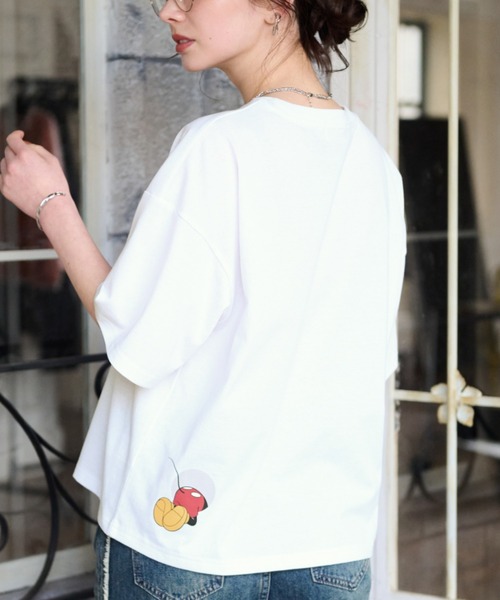 Disney(ディズニー)の「<Disney>【ミッキー】綿混素材ゆるっとTシャツ(Tシャツ/カットソー・レディース・オフホワイト・MEDIUM/LARGE/X-LARGE/XX-LARGE)」の14枚目の写真