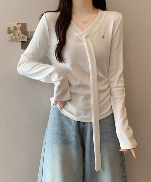 2ly2(トゥーリートゥー)の「Vネック リボンタイデザイン 長袖トップス / フェミニン リボンタイカットソー(Tシャツ/カットソー・レディース・ブラウン/ホワイト/ブラック/ブラック系その他/ダークグレー・FREE)」の9枚目の写真