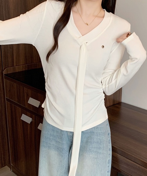 2ly2(トゥーリートゥー)の「Vネック リボンタイデザイン 長袖トップス / フェミニン リボンタイカットソー(Tシャツ/カットソー・レディース・ブラウン/ホワイト/ブラック/ブラック系その他/ダークグレー・FREE)」の11枚目の写真